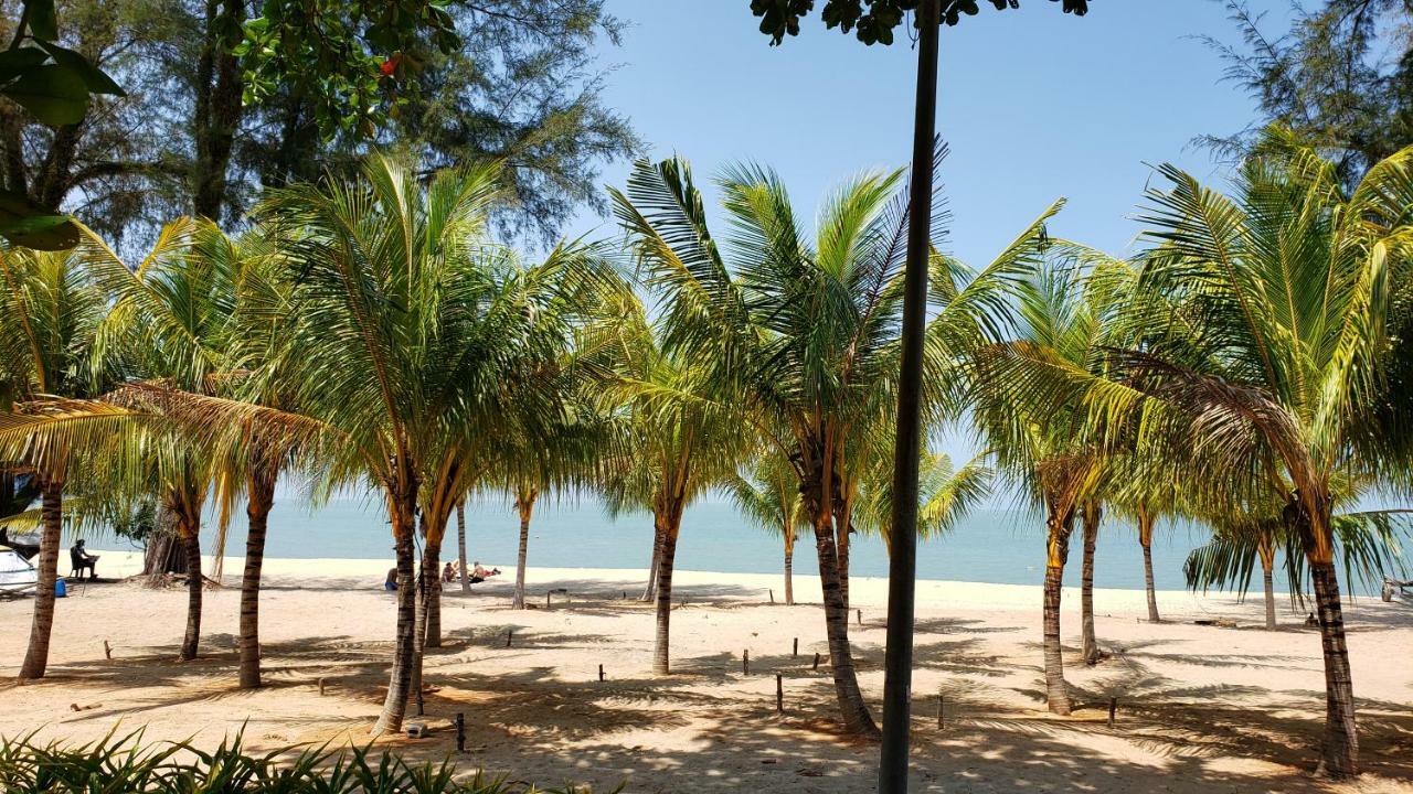 By The Sea Beach Luxury Resort - Batu Feringgi Buitenkant foto