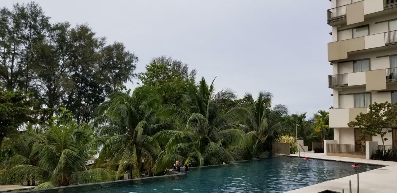 By The Sea Beach Luxury Resort - Batu Feringgi Buitenkant foto