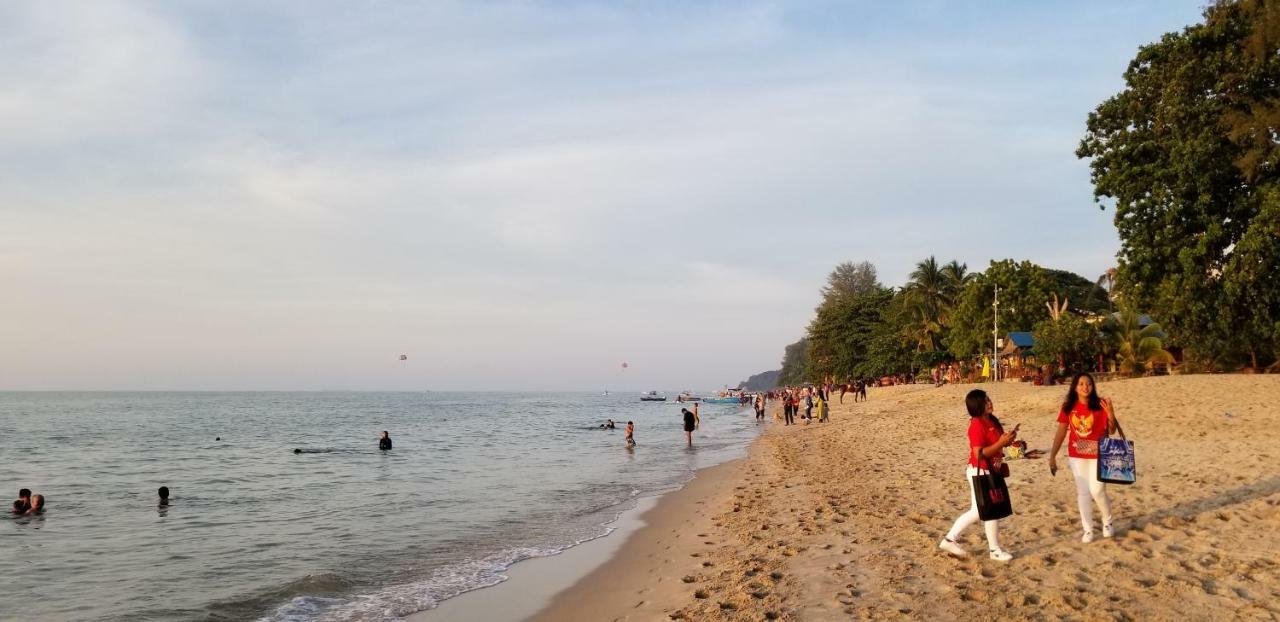 By The Sea Beach Luxury Resort - Batu Feringgi Buitenkant foto